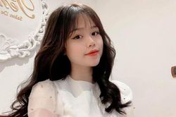 'Tình cũ Quang Hải' khoe trọn cơ thể 'căng đét' trong clip 15 giây