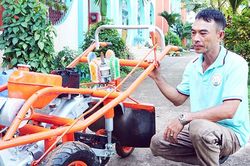 ''Tay ngang'' chế tạo máy xới đất và chà rong rêu