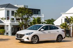 Tôi nên mua Hyundai Accent hay Mazda2?