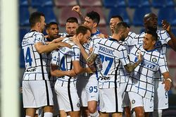 Inter thắng dễ Crotone, tiến gần chức vô địch Serie A
