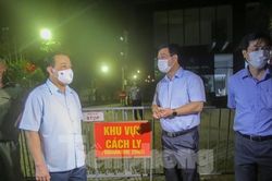 Phong tỏa chung cư liên quan nữ nhân viên quán bar mắc COVID-19 tại Hà Nội
