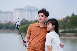 Hủy du lịch xa, nhiều người Hà Nội đến hồ điều hòa vui chơi dịp lễ