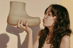 Đôi ủng đi mưa giá 650 USD được các tín đồ thời trang yêu thích