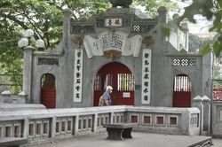 Hà Nội tạm dừng các hoạt động không thiết yếu để phòng, chống dịch