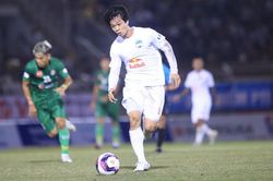 Công Phượng phản ứng trọng tài, hay chuyện giọt mực và tờ giấy trắng