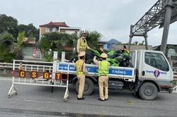 Xử lý đoàn xe mô tô phân khối lớn đi vào cao tốc Hà Nội - Thái Nguyên