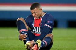 PSG đứng ngồi không yên với chấn thương của Mbappe