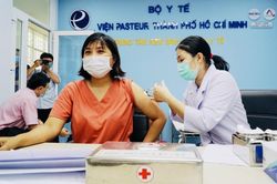 TP. HCM: Tiêm vắc xin phòng ngừa covid-19 cho 100 phóng viên
