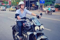 Đình Tú nói về bức ảnh không đeo khẩu trang chạy xe gây tranh cãi