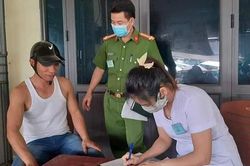 Phạt tiền 4 người đi chợ không đeo khẩu trang