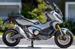 Honda X-ADV 2021 ra mắt với giá gần 400 triệu đồng