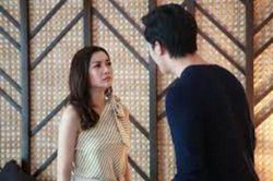 Nhìn chồng lén lút cho mẹ đẻ tờ 200 nghìn, tôi bực mình mang cuốn sổ tiết kiệm 400 triệu ra biếu luôn bà