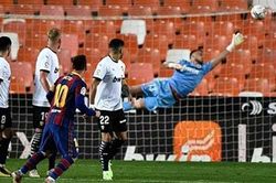 Messi tiến sát kỷ lục của Maradona