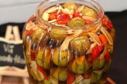 Sấu ngâm mắm tỏi cực ngon, chấm rau giải nhiệt mùa hè