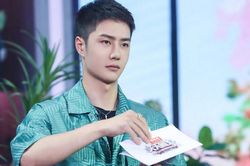Vương Nhất Bác xấu hổ khi được 'nữ hoàng phim flop' tỏ tình trước bàn dân thiên hạ