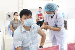 Quỳnh Nhai triển khai tiêm 340 liều vắc-xin phòng bệnh COVID - 19