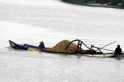 Không để tái diễn nạn 'cát tặc' trên sông Trà Khúc