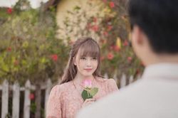 Thiều Bảo Trâm trở lại tuổi 18, 'bám đuôi' crush từ nhà ra phố trong MV 'Love Rosie'
