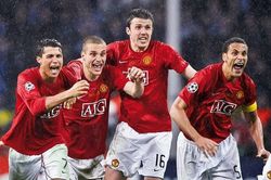 Pep nhắc đến 2 chiến tích của MU ở chung kết Champions League