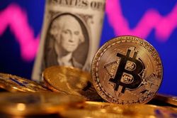 'Nhận lương bằng coin, tôi bị công ty đòi lại vì giá tăng gấp 7 lần'