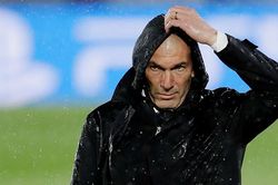 Zidane 'rơi nước mắt' khi động viên cầu thủ Real trước đại chiến với Chelsea