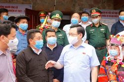 Chủ tịch Quốc hội kiểm tra công tác chuẩn bị bầu cử tại Hà Giang