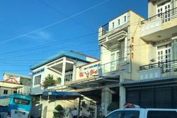 Cách ly 12 cán bộ liên quan đến nữ quản lý quán bar mắc COVID-19