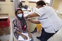 Nam Phi 'cảnh giác cao độ' với biến thể virus SARS-CoV-2 từ Ấn Độ