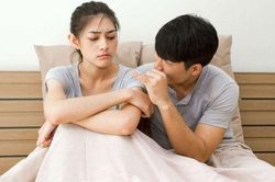 Đang mê say ân ái cùng bạn trai, anh bỗng làm động tác lạ rồi trừng mắt nhìn tôi, nguyên do xuất phát từ tiếng động ngoài cửa