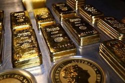 Vàng giảm theo thế giới, bốc hơi gần 200.000 đồng/lượng