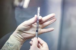 FDA sắp thông qua vaccine COVID-19 dành cho thiếu niên của Pfizer