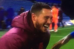 Hazard vui đùa sau thất bại ở Champions League