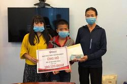 Trao hơn 180 triệu đồng đến em Lê Quang Hào mang khối u trên mặt
