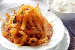 Món ngon mỗi ngày: Cá cơm chiên tỏi ớt