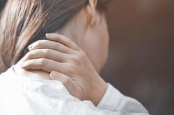 5 bài tập chống lại cơn đau do... máy tính
