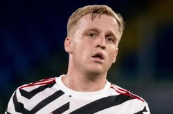 Thất vọng với Van de Beek