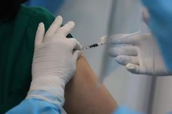 Việt Nam ghi nhận ca tử vong đầu tiên sau tiêm vắc-xin phòng Covid-19