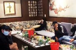 Phớt lờ lệnh cấm, 13 người vào quán karaoke ca hát, 'chơi' ma túy