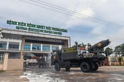 Hai điều dưỡng BV Bệnh Nhiệt đới Trung ương nhiễm nCoV