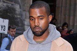 Kanye West bị tố bóc lột sức lao động