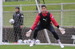 HLV Park Hang Seo thử thách Văn Lâm ngay tại Cerezo Osaka