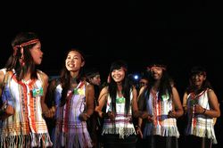 Bên chân ché rượu cần