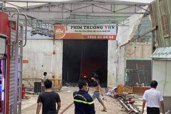 TP. HCM: Phim trường ở quận 12 bốc cháy dữ dội, nhiều tài sản bị thiêu rụi