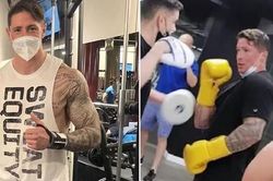 Torres khoe cơ bắp khủng, gia nhập làng boxing