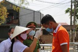 Hàng trăm người không đeo khẩu trang bị phạt hơn nửa tỷ đồng