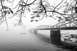 Ngắm xứ Huế huyền ảo, mộng mơ trong sương mờ