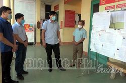 Bí thư Huyện ủy Tuần Giáo kiểm tra công tác chuẩn bị bầu cử