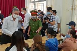 Lãnh đạo TPHCM thăm hỏi, chia sẻ với người nhà các nạn nhân vụ cháy