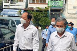 Lãnh đạo TP.HCM thăm hỏi gia đình có 8 người chết trong vụ cháy tại Quận 11