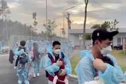 Khoảnh khắc xúc động mùa dịch: Trẻ em luôn được bảo vệ, chăm sóc tốt dù ở hoàn cảnh nào